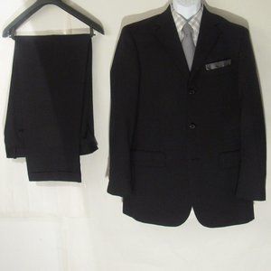 Mens 2 piece 3 button suit (Versini)...